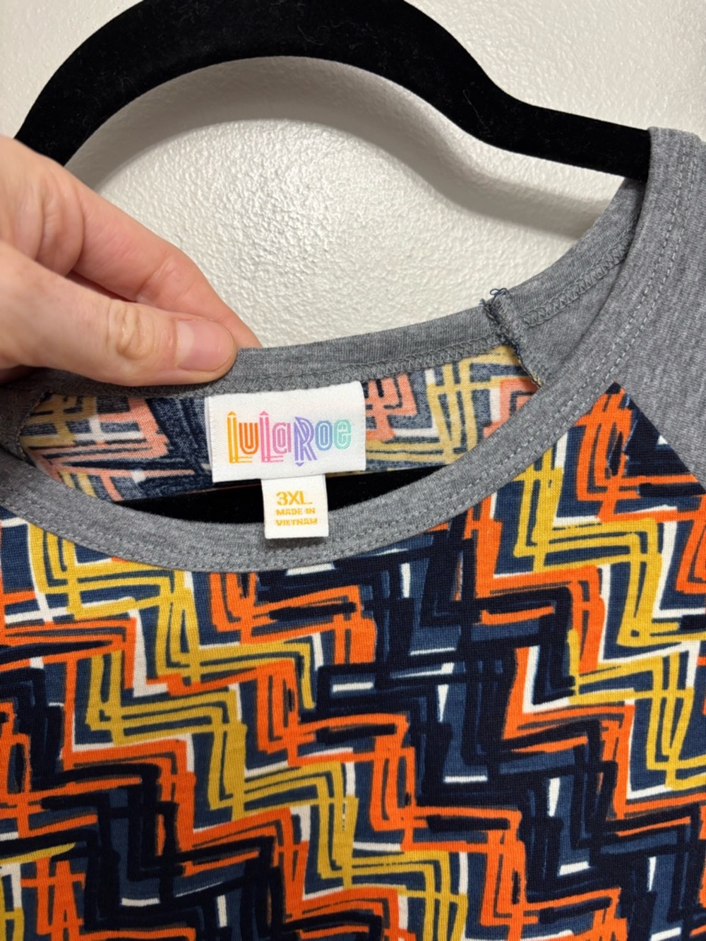 NEW LulaRoe Randy Baseball Tee Multicolor - Size 3X - Picture 3 of 5